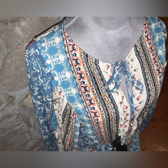 BoHo Style Lightweight Top - Picture 2 of 7
